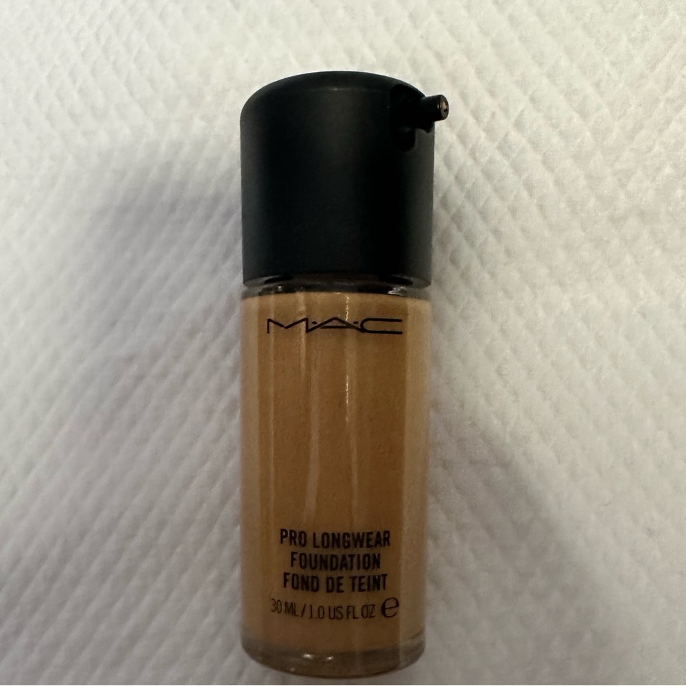 MAC pro longwear foundation